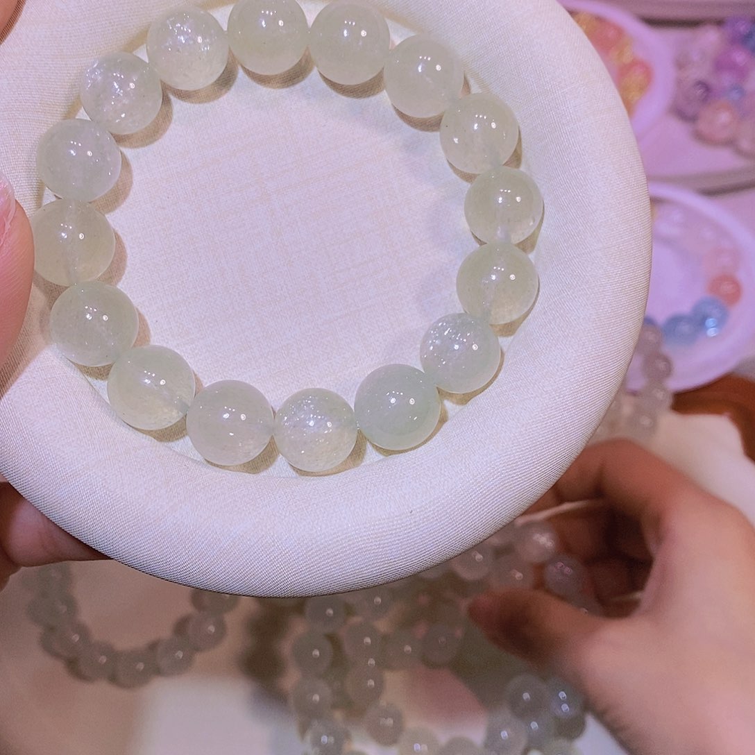 J***扬水晶手链未镶嵌13m白草莓