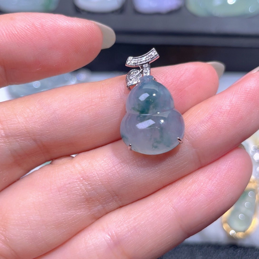 颈饰18K金镶嵌翡翠翡翠