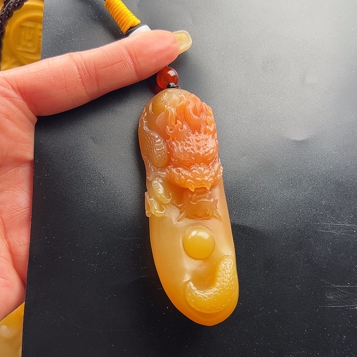 石***转石英质玉未镶嵌黄蜡石手把件