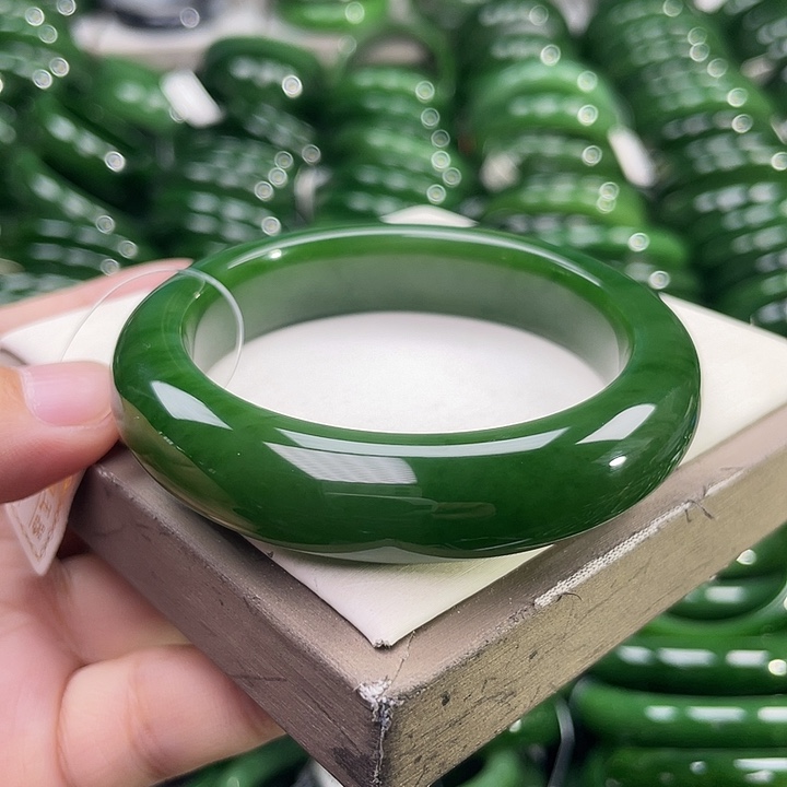 未镶嵌手镯和田玉（碧玉）