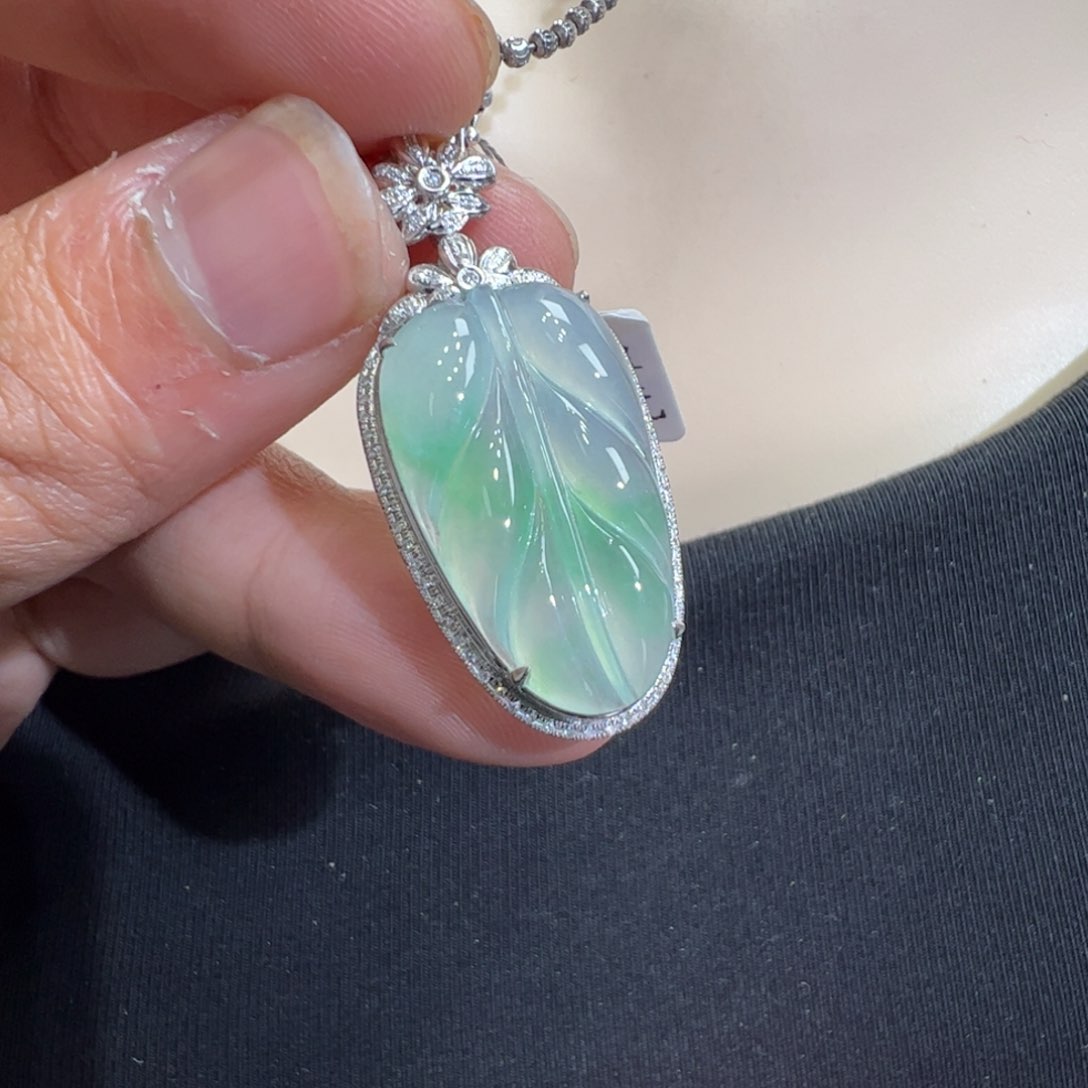 翡翠吊坠(不含链)18K金镶嵌