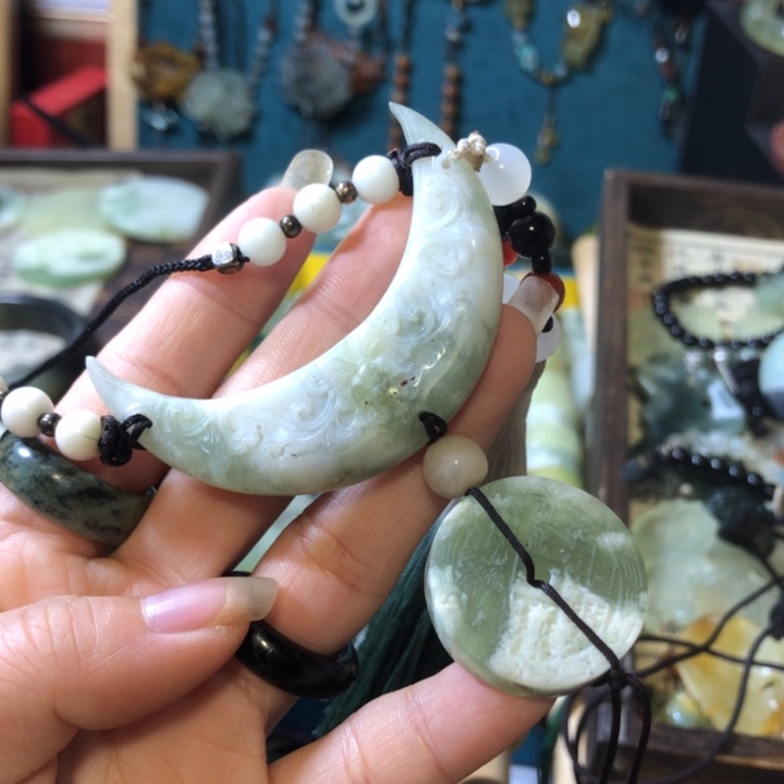 岫玉未镶嵌岫玉挂件