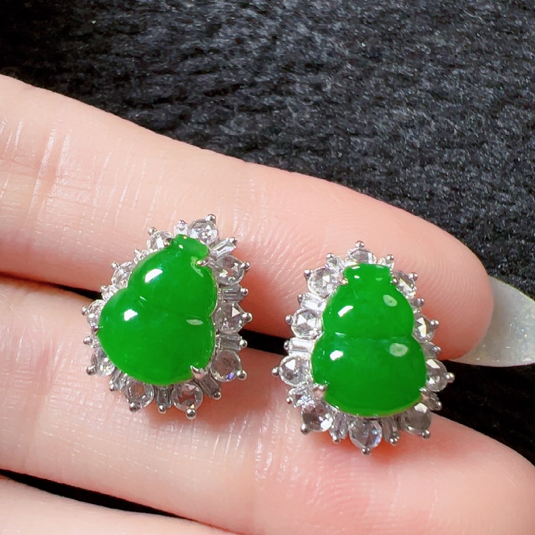 翡翠耳饰18K金镶嵌签收后24小时鉴赏期，过时不退