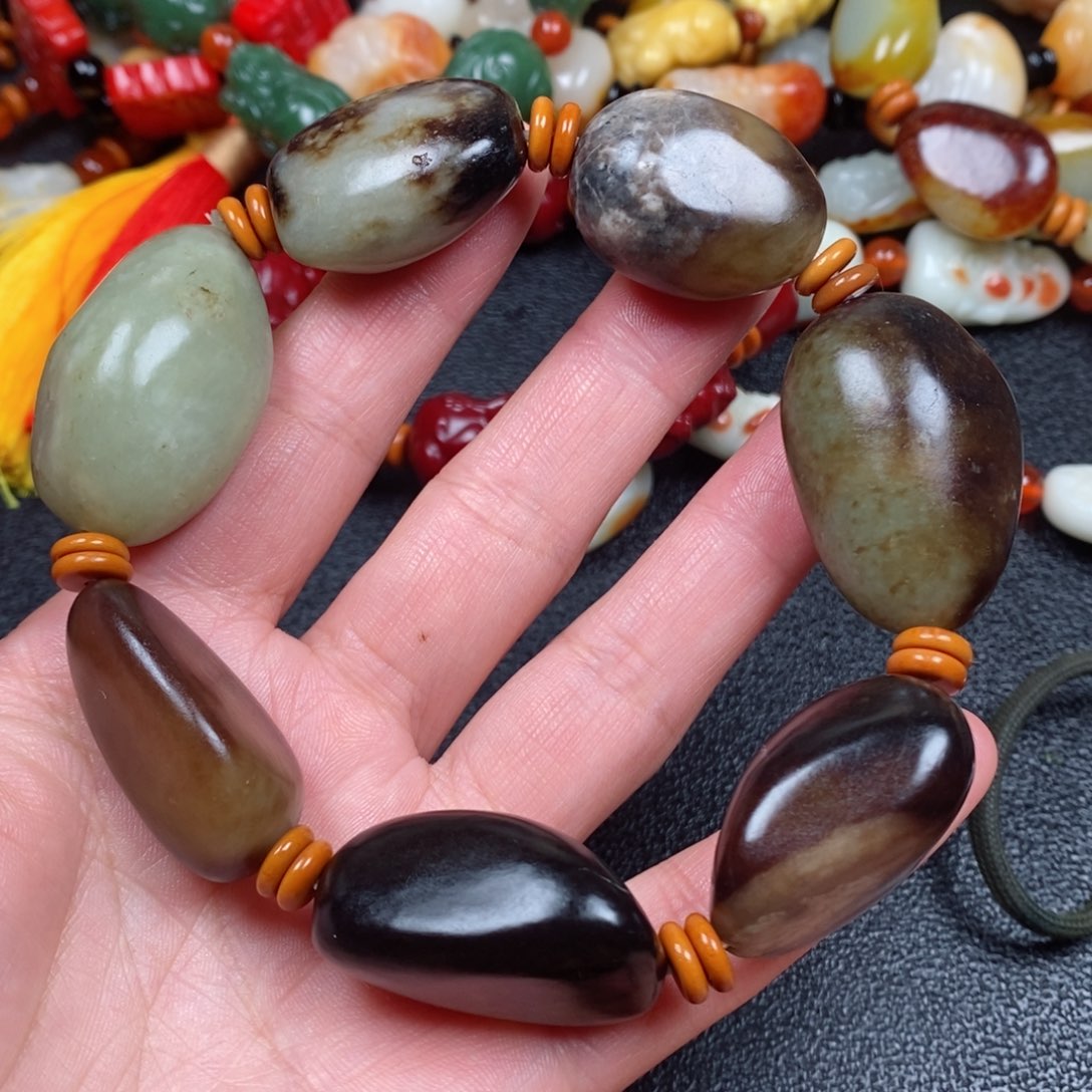 和田玉颈饰未镶嵌