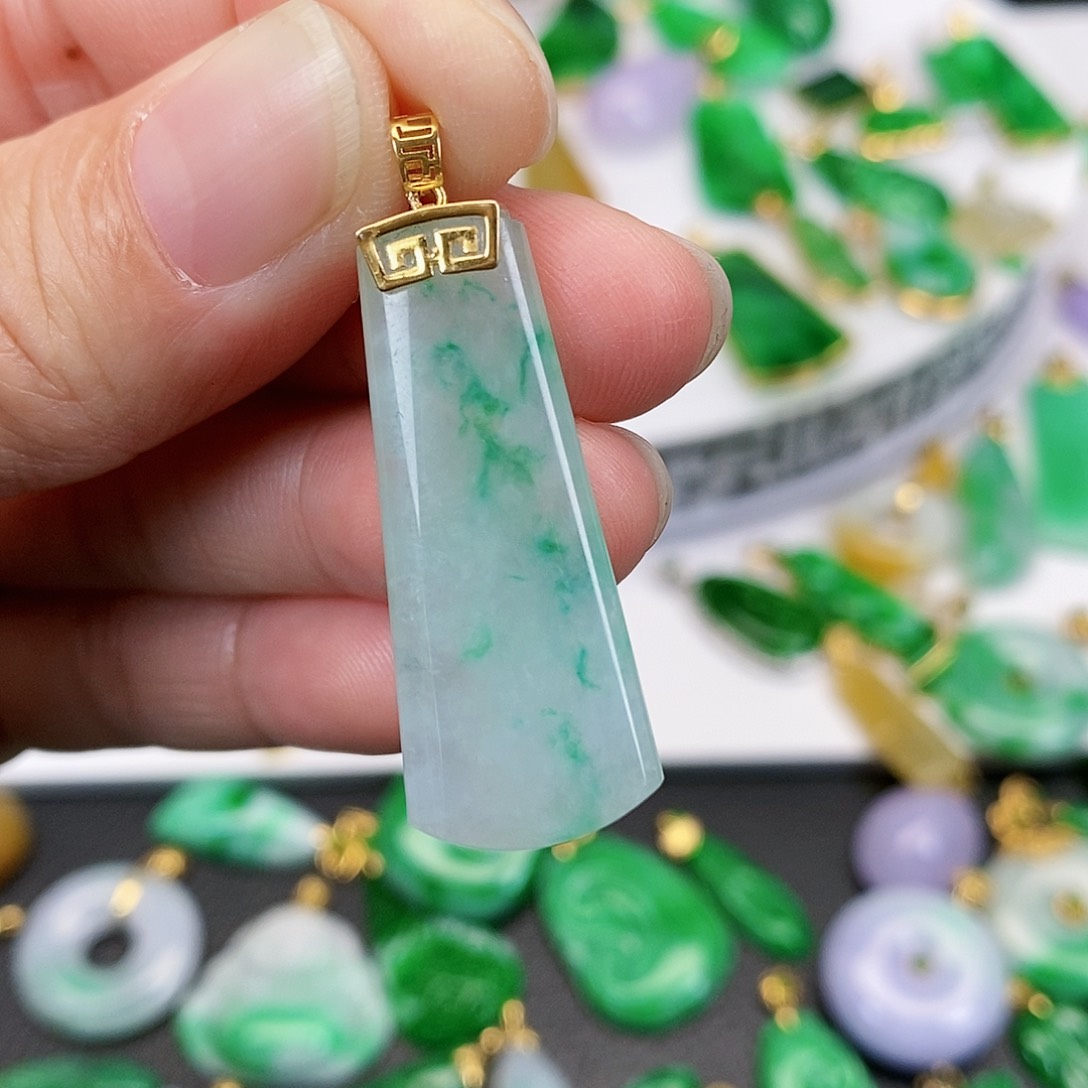 翡翠吊坠(不含链)18K金镶嵌