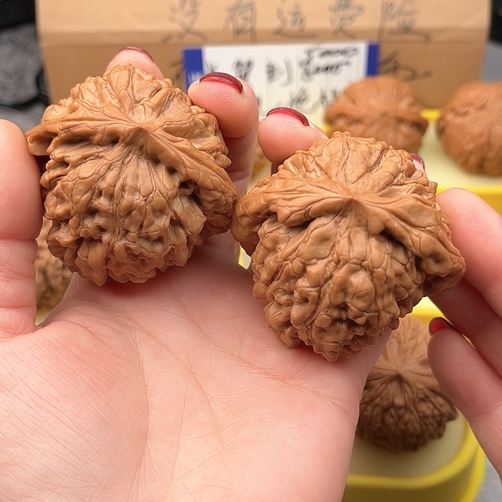 文玩核桃把件龙顶53