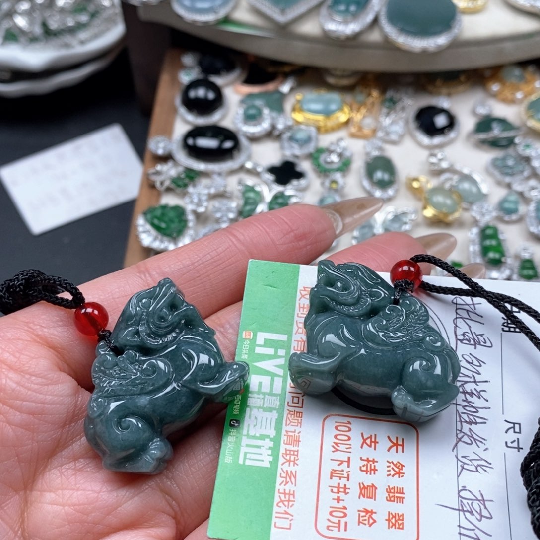 翡翠颈饰未镶嵌翡翠