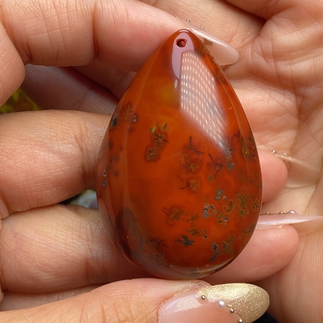 玛瑙/玉髓颈饰未镶嵌战国红