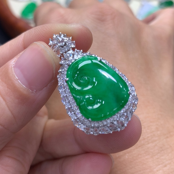 翡翠吊坠(不含链)18K金镶嵌