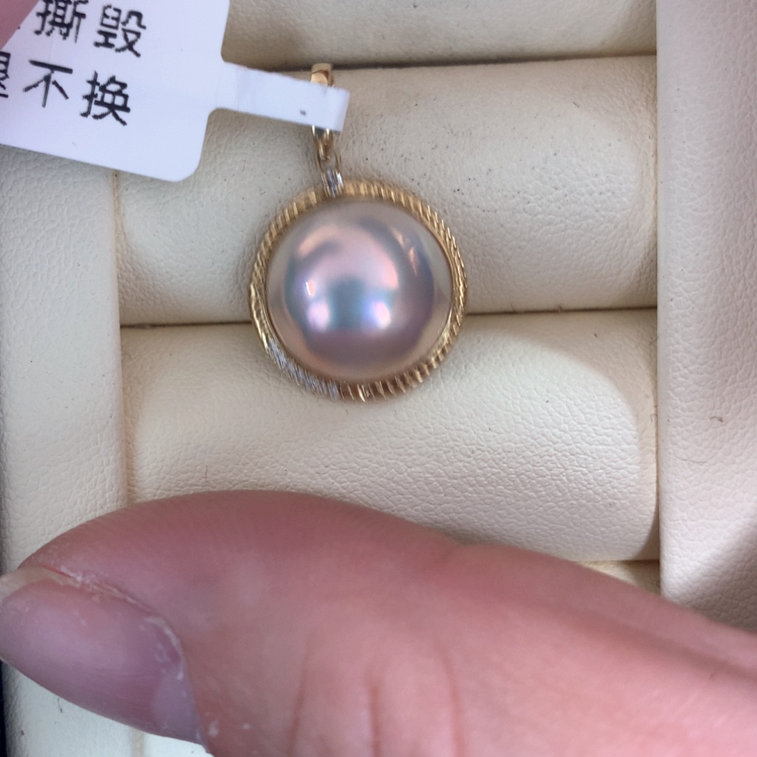 拼合珍珠（马贝珠）颈饰18K金镶嵌