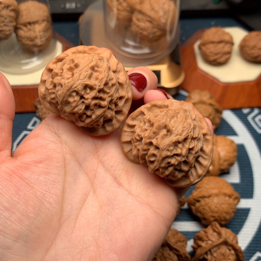 文玩核桃把件宫灯