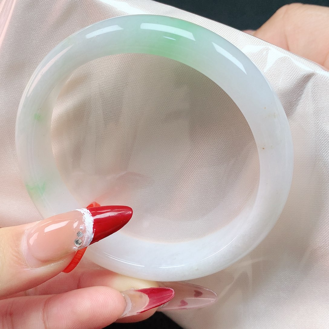 翡翠手镯未镶嵌58圈