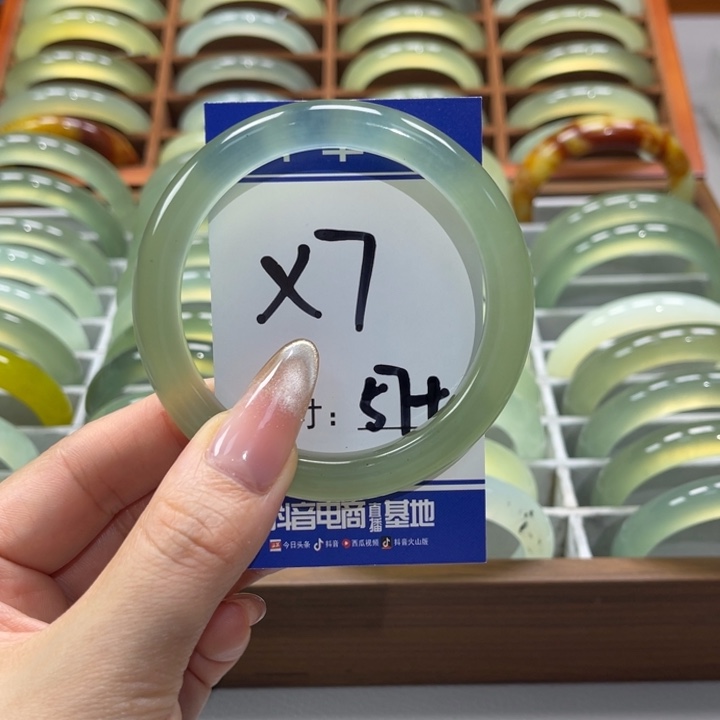 岫玉手镯未镶嵌嗯*?手镯