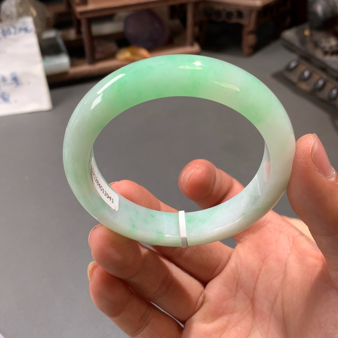 翡翠手镯未镶嵌54.7圈口