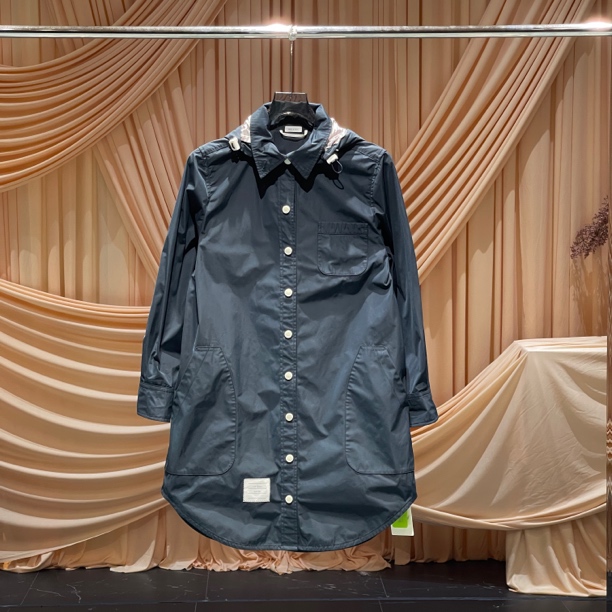 99新 THOMBROWNE 背后条纹连帽风衣/40码/JM37777