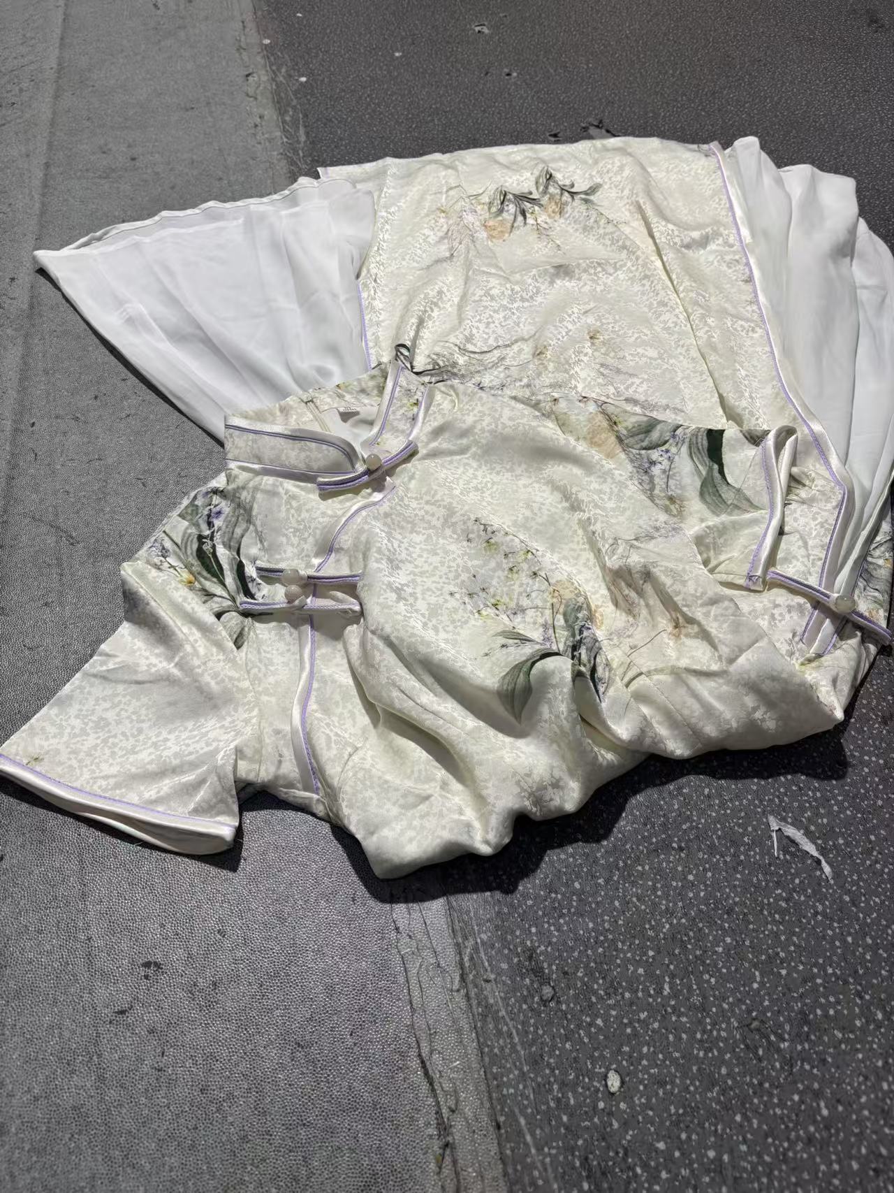 0617 米色 【薰衣草】紫包边 奥戴 旗袍