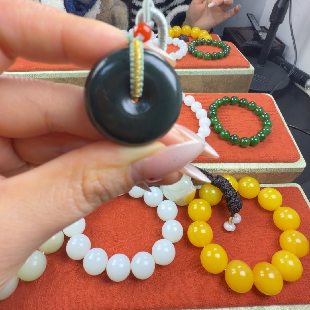 和田玉（糖玉）未镶嵌颈饰