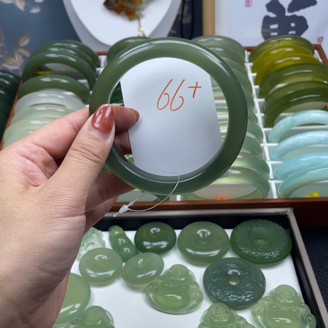 未镶嵌蛇纹石玉手镯我****乐