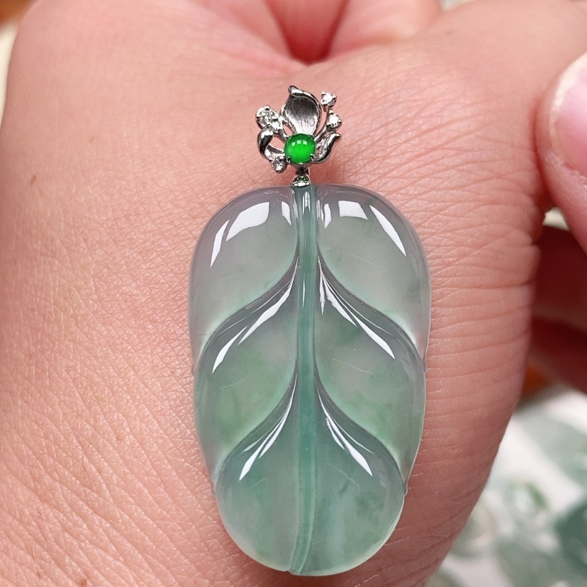 【闪购商品】翡翠吊坠(不含链)18K金镶嵌