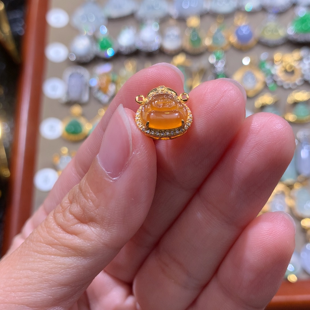 迦***冉翡翠18K金镶嵌颈饰翡翠