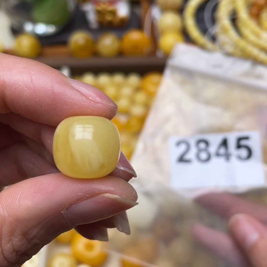 琥珀珠宝奇石未镶嵌微皮坑15.3