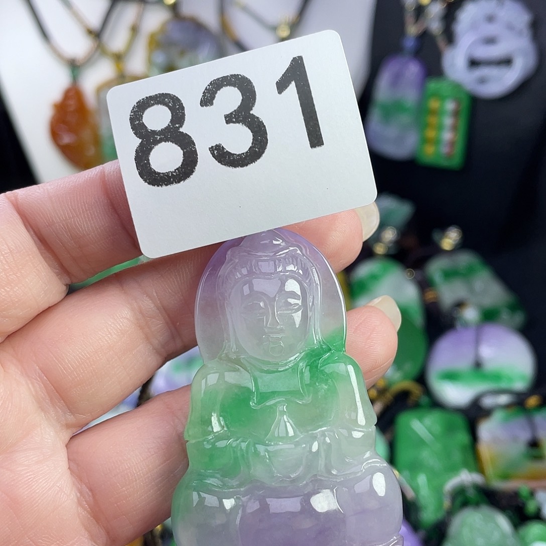 翡翠未镶嵌吊坠(赠链)