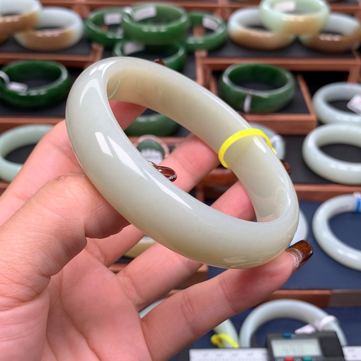 和田玉手镯未镶嵌【**】