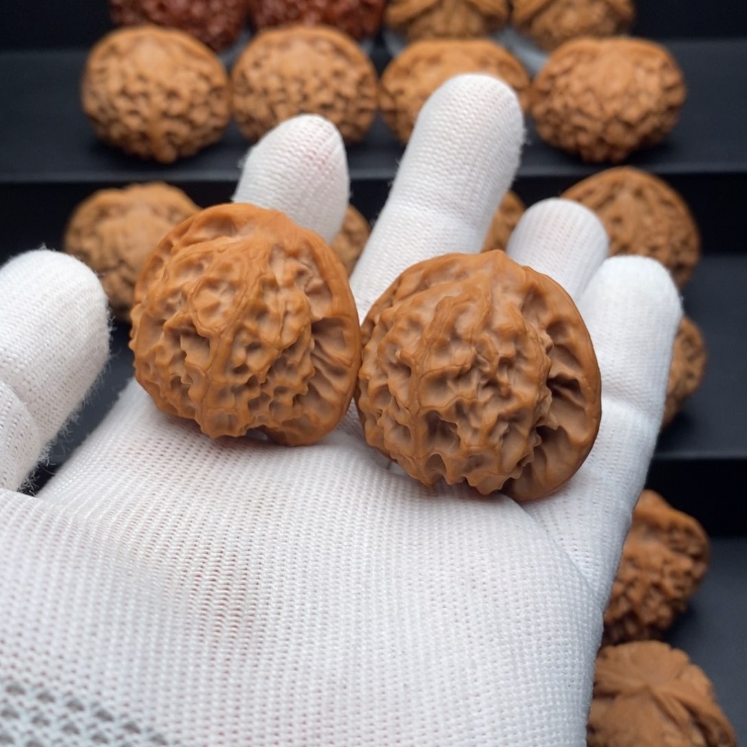 文玩核桃把件鼓***博龙鳞