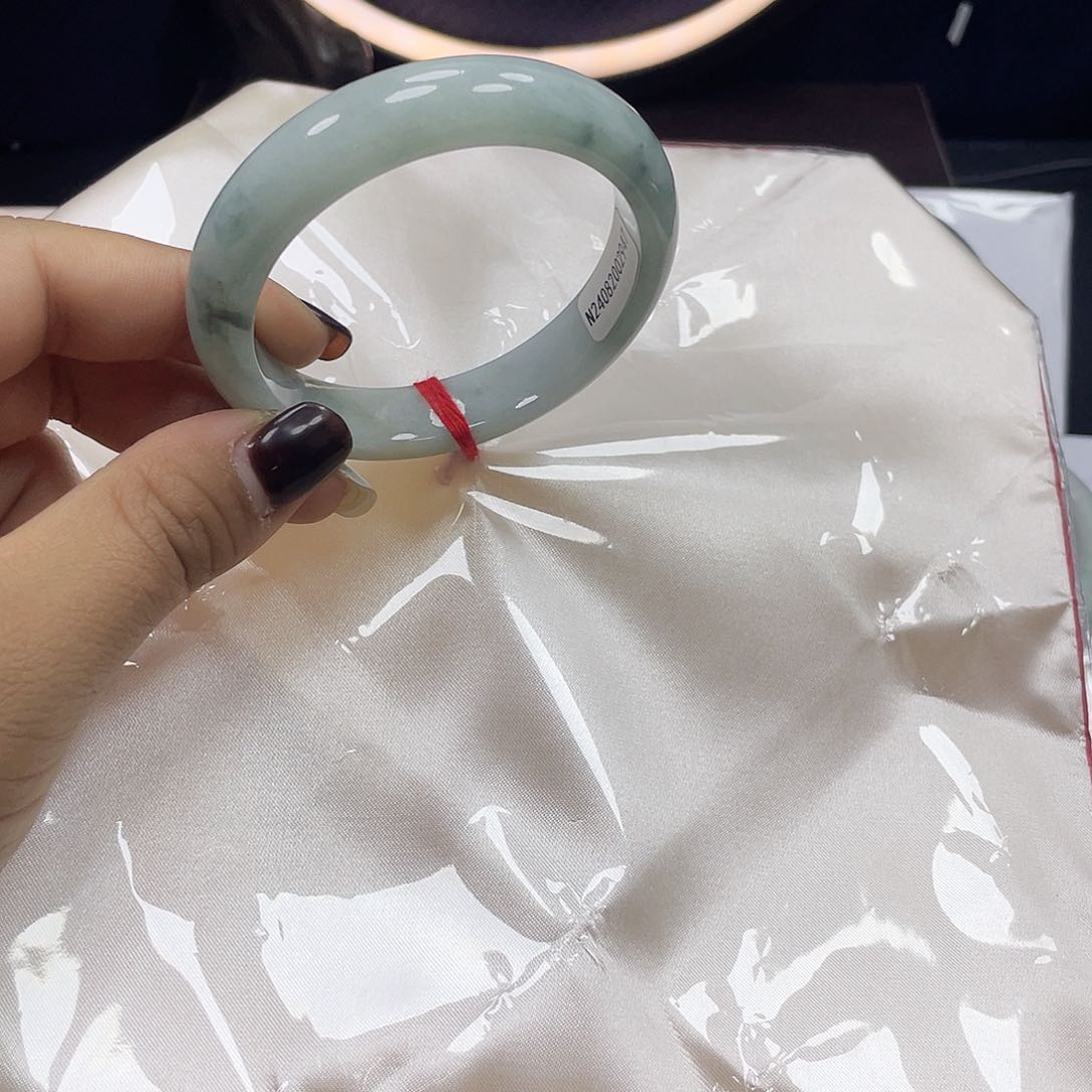 未镶嵌手镯翡翠丽丽