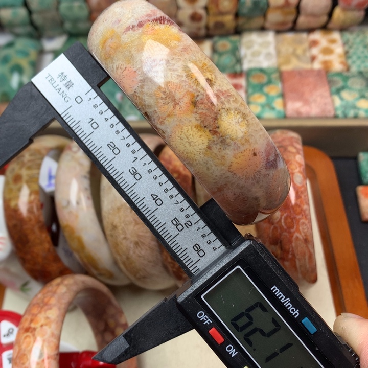 硅化玉合金颈饰珊瑚玉手镯六二千口