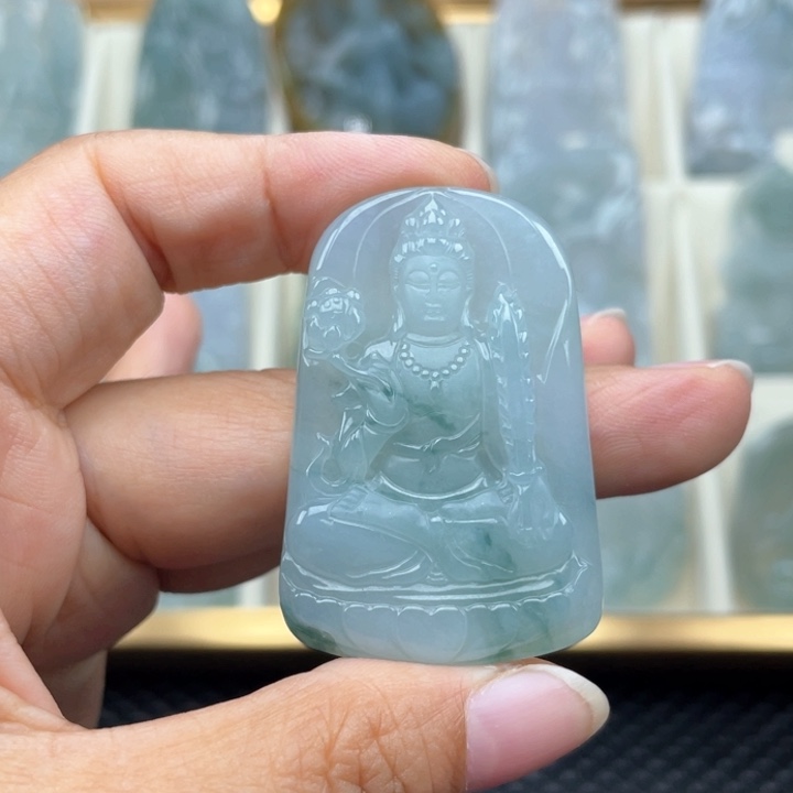 翡翠未镶嵌颈饰虚空藏菩萨