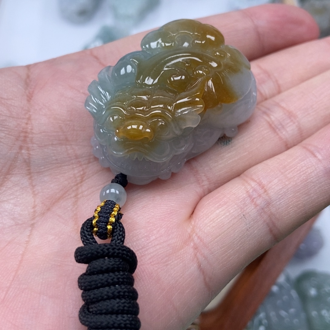 昀***坪翡翠未镶嵌颈饰如意貔貅吊坠
