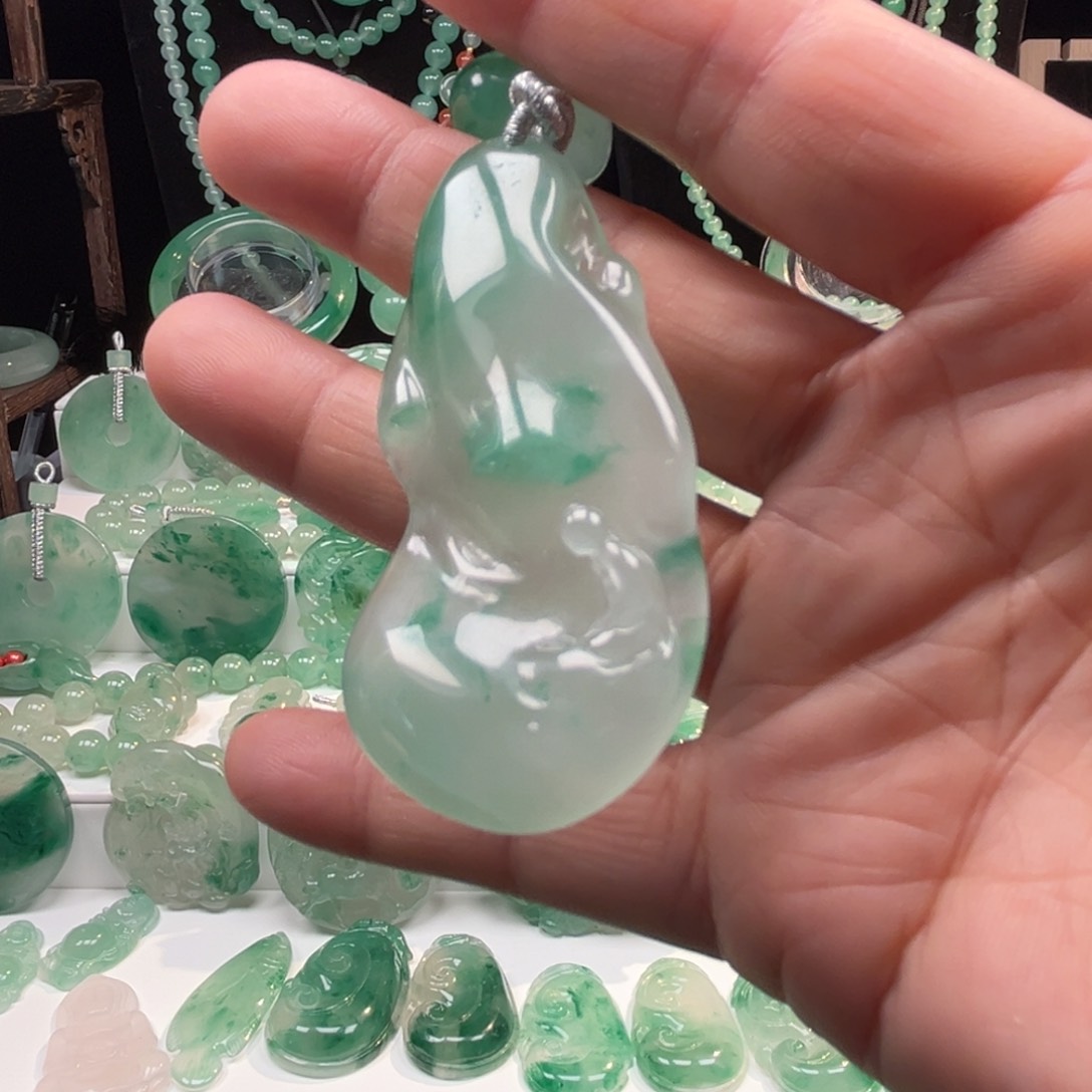 石英质玉吊坠(不含链)合金