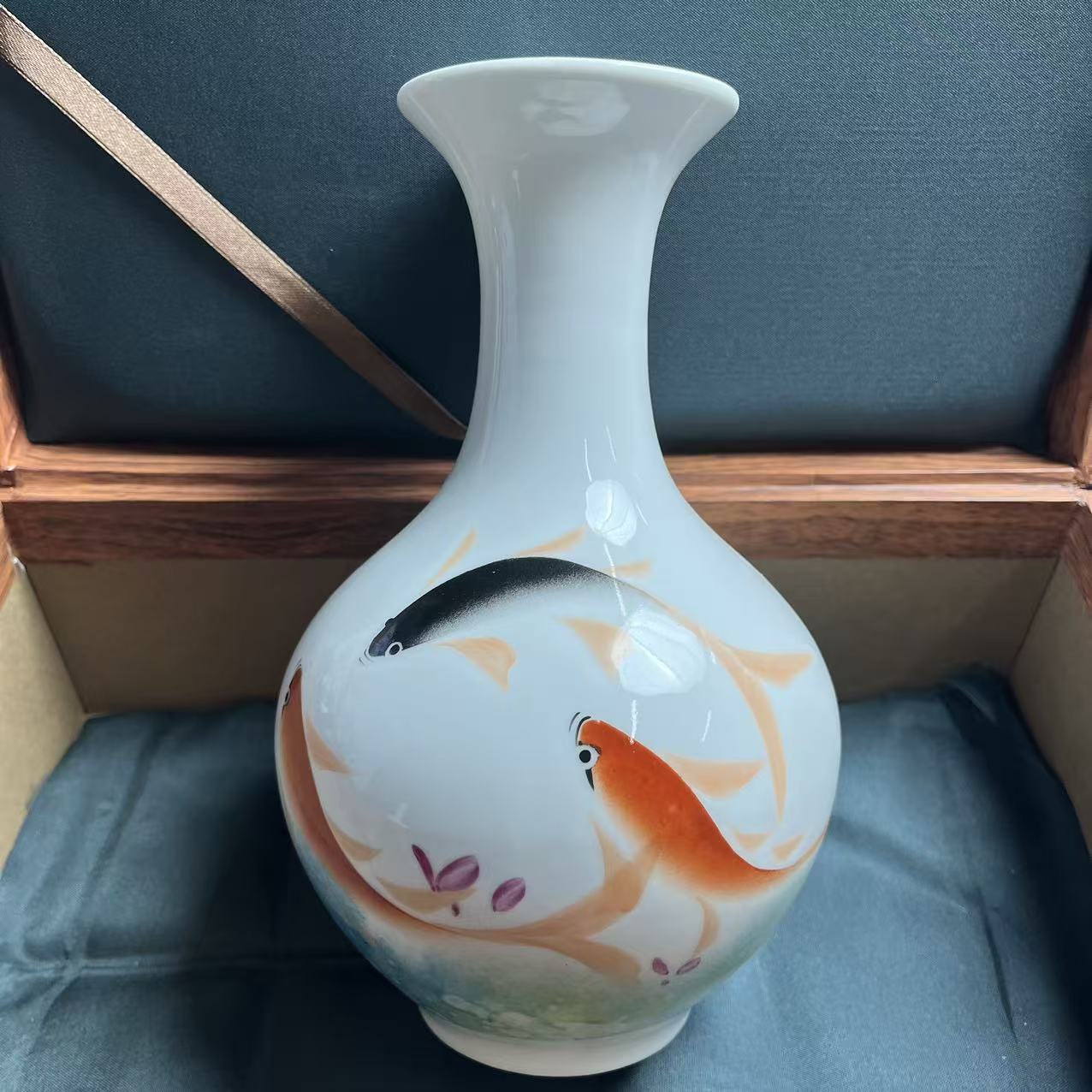 景德镇粉彩年年有鱼陶瓷摇铃尊