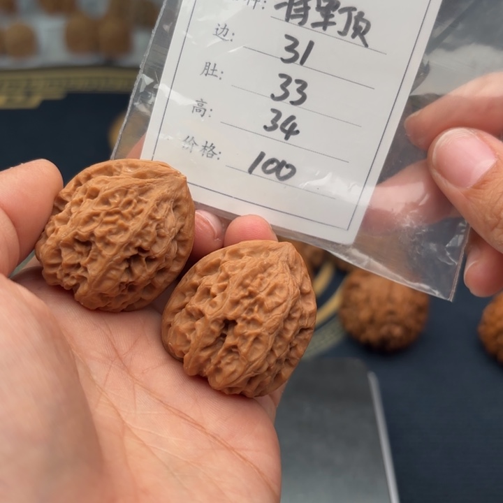 文玩核桃把件观*将军顶磕尖165