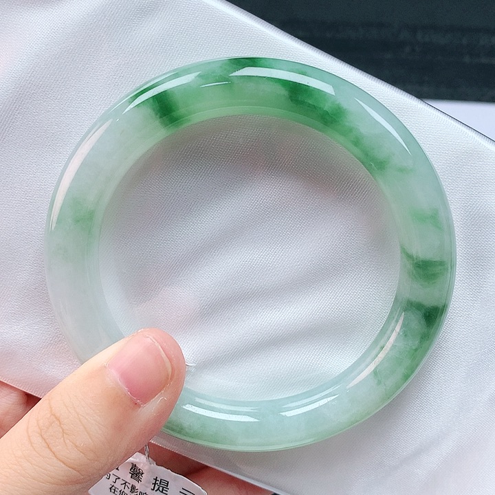 翡翠手镯未镶嵌53圈