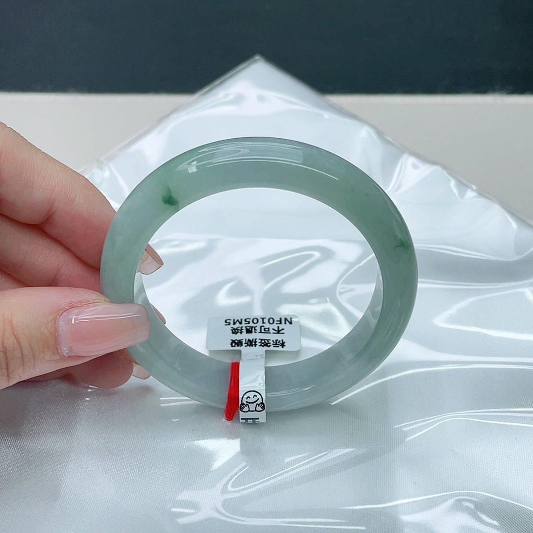 翡翠手镯未镶嵌正54