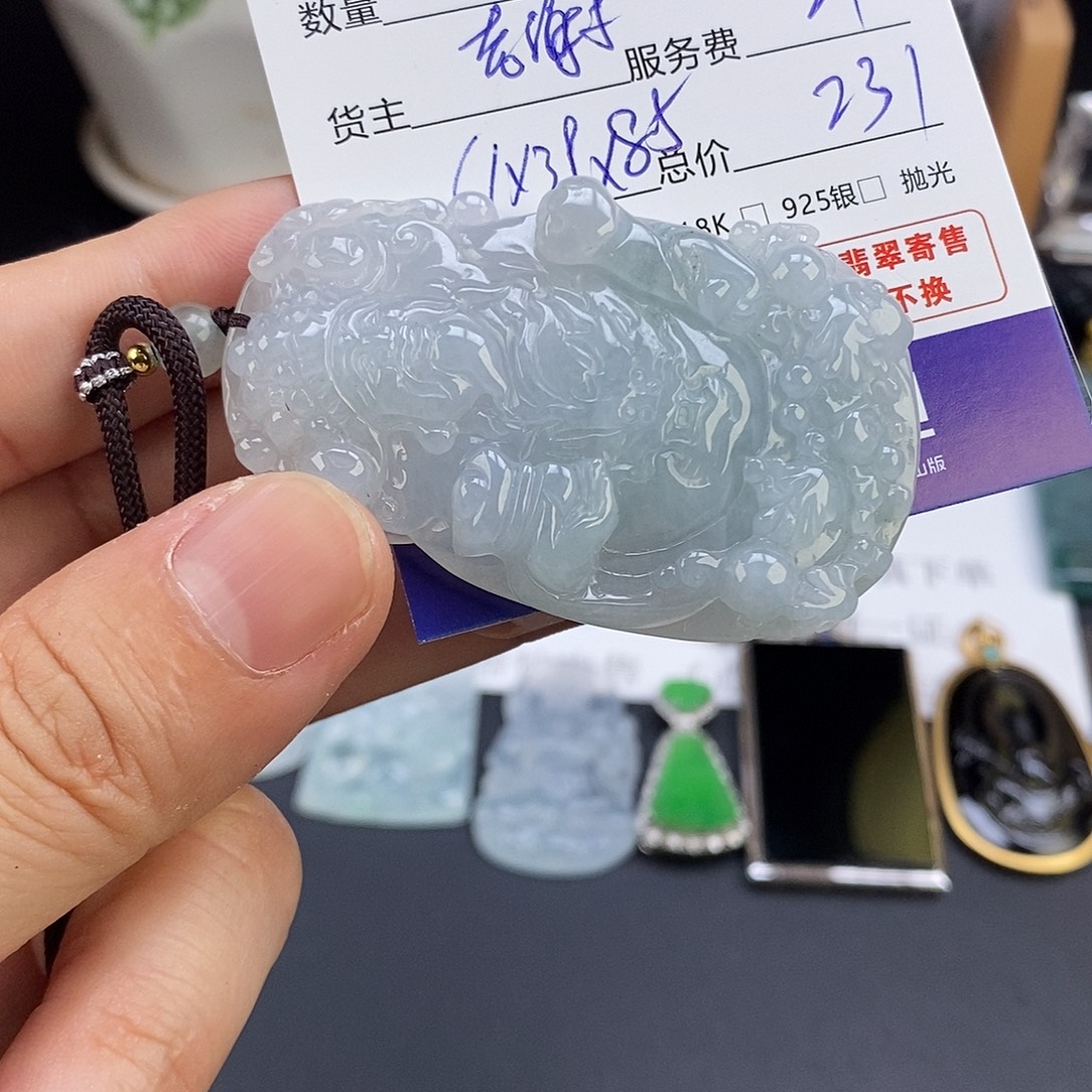 丰***哥翡翠未镶嵌颈饰翡翠