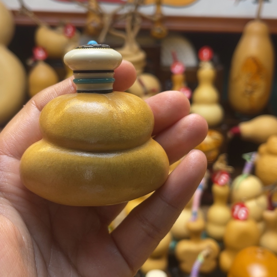 H****A葫芦等多种颜色的花鸟画作品被
