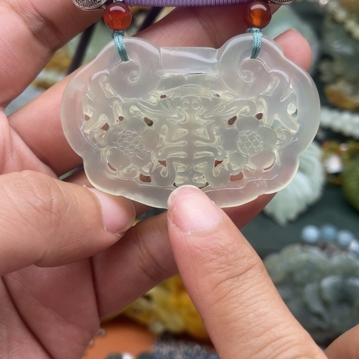 蛇纹石玉吊坠未镶嵌