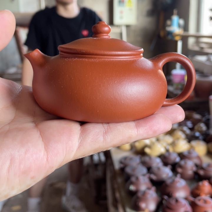 紫砂紫砂寒江。 朱泥