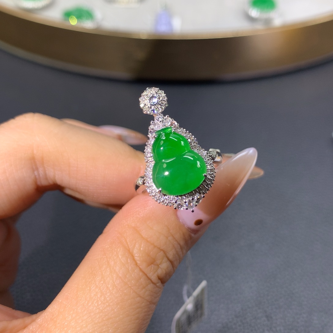 翡翠戒指18K金镶嵌翡翠