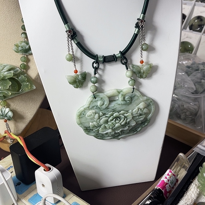 透闪石-蛇纹石玉未镶嵌手镯