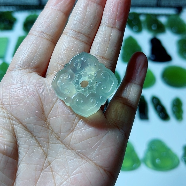 蛇纹石玉合金颈饰