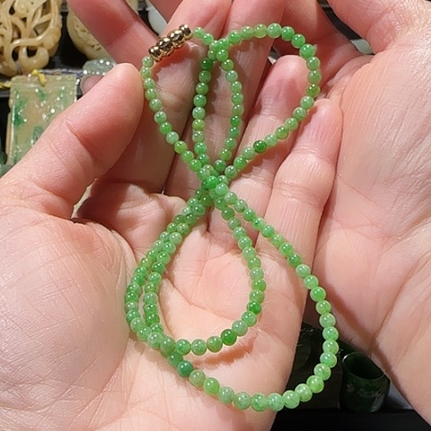 翡翠颈饰未镶嵌朗*