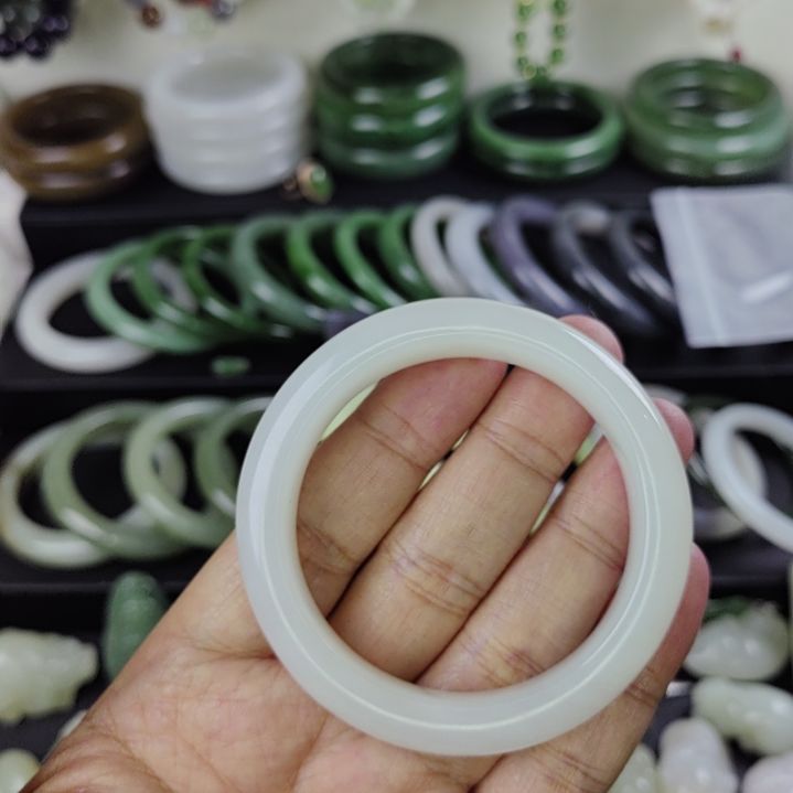 和田玉手镯未镶嵌