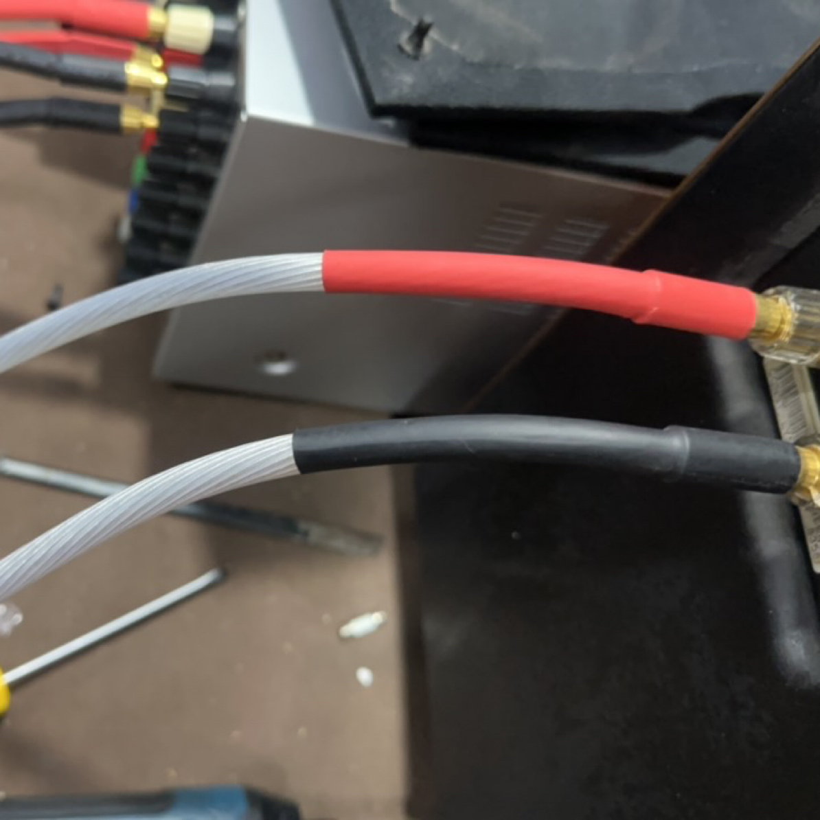 8新  白色 纯银音箱线