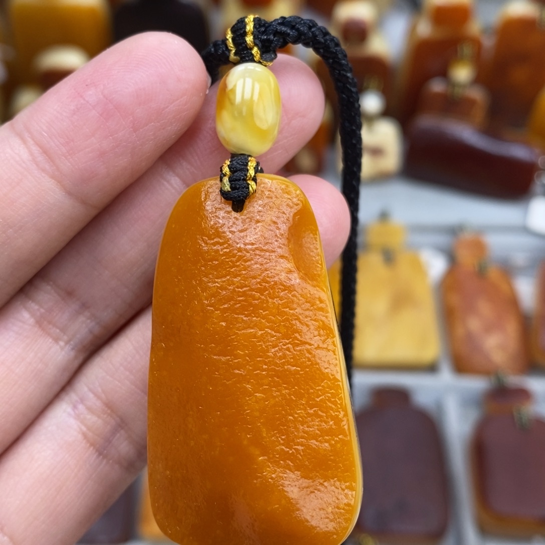 蜜蜡未镶嵌珠宝奇石