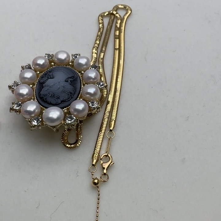 淡水珍珠颈饰18K金镶嵌