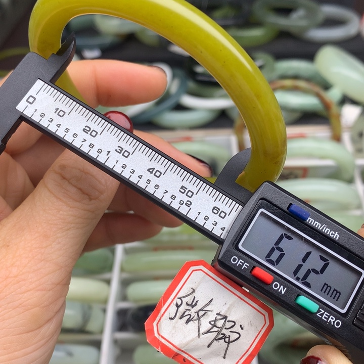 蛇纹石玉未镶嵌手镯261